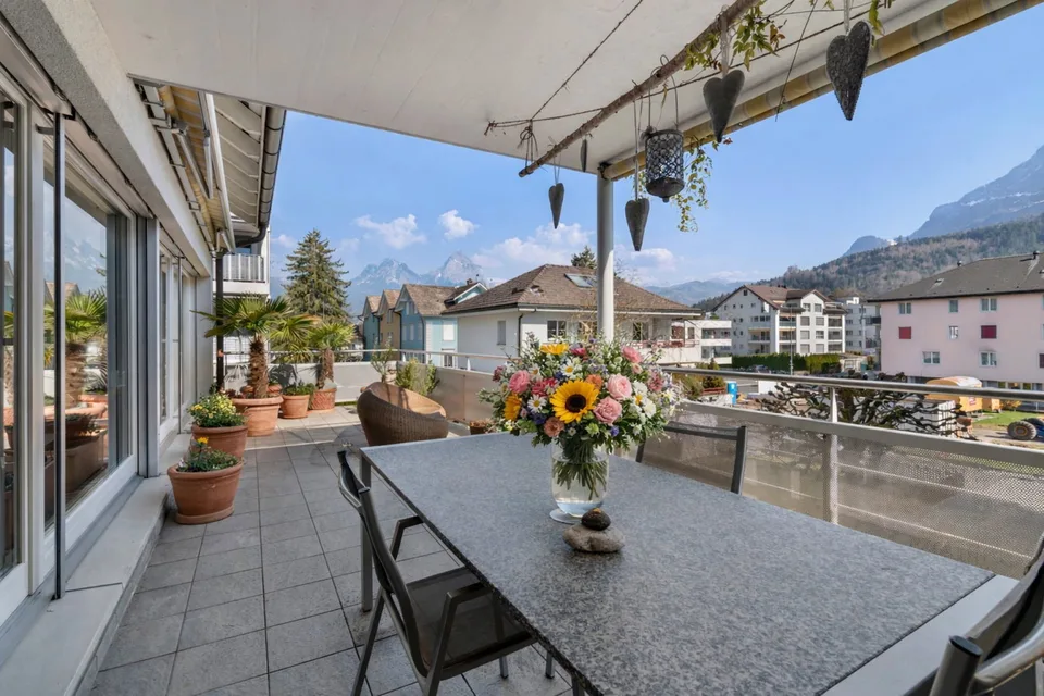 Grosse Maisonettewohnung in Seenähe