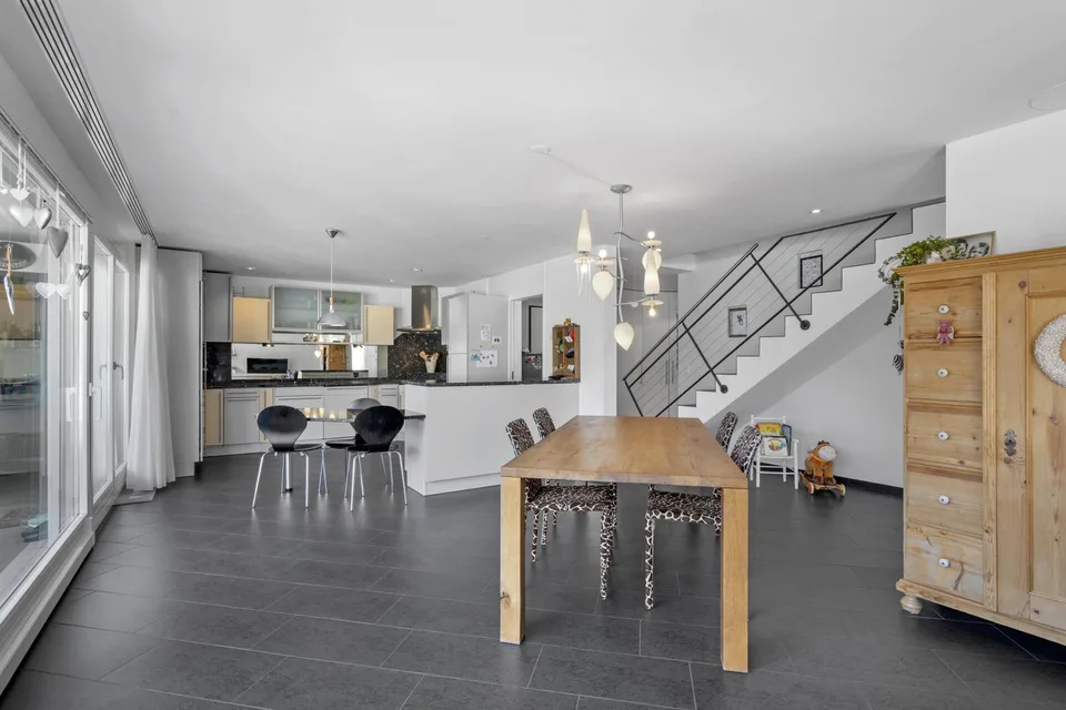 Grosse Maisonettewohnung in Seenähe