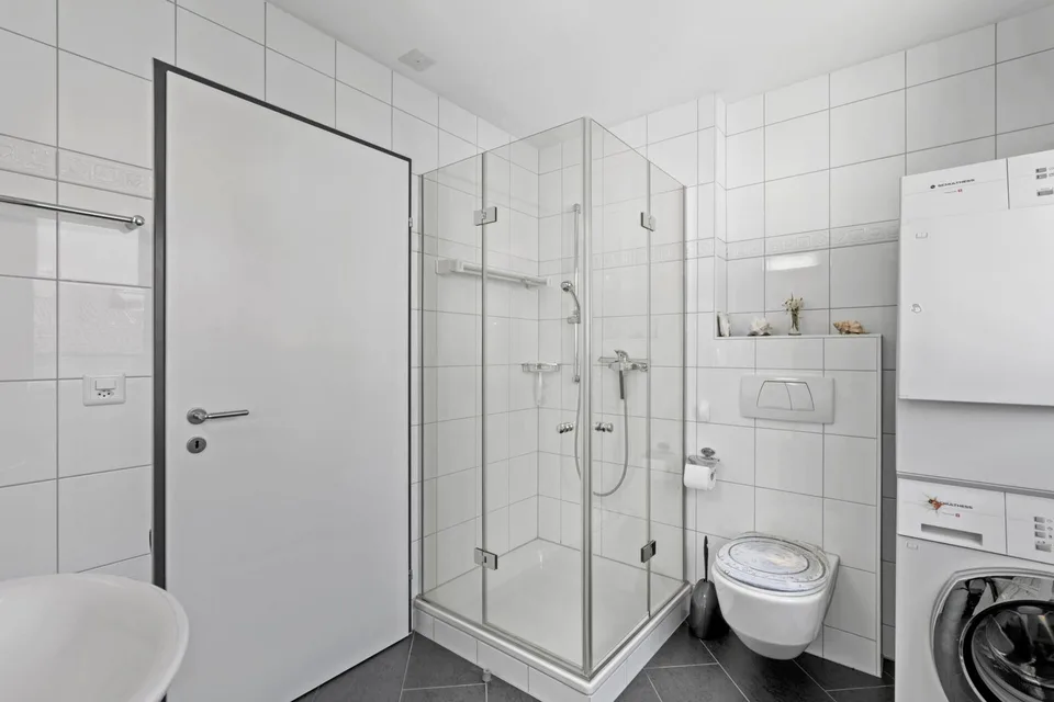 Grosse Maisonettewohnung in Seenähe