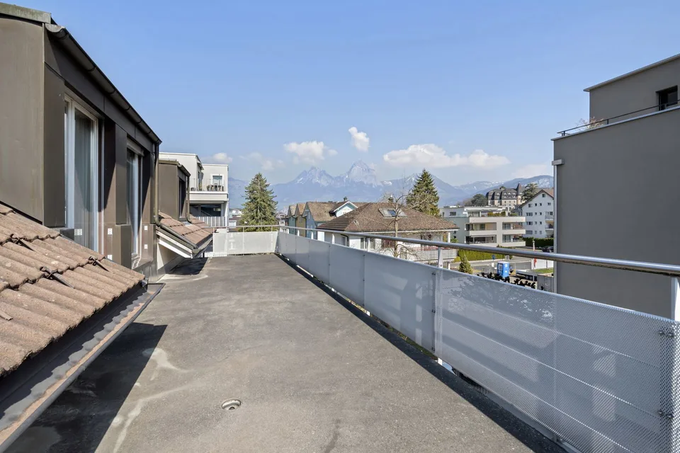 Grosse Maisonettewohnung in Seenähe