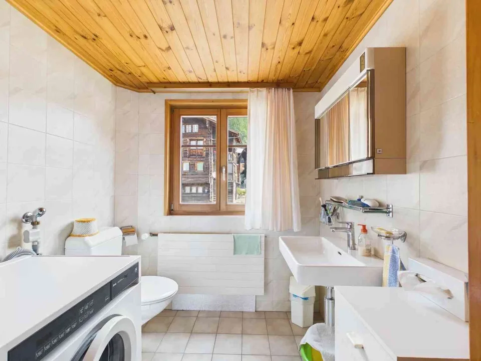 Charmantes Zweifamilienhaus an sonniger Lage im Goms