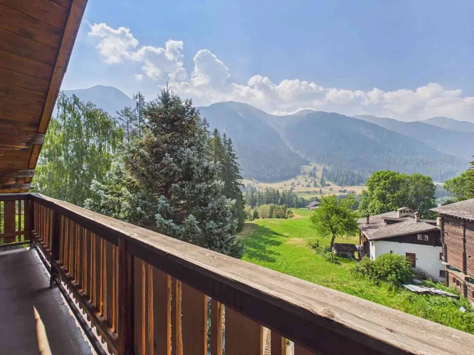 Charmantes Zweifamilienhaus an sonniger Lage im Goms