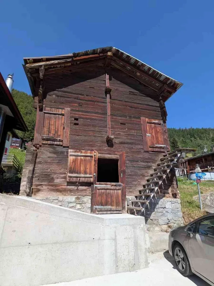 Einfamilienhaus mit Stall in Zeneggen