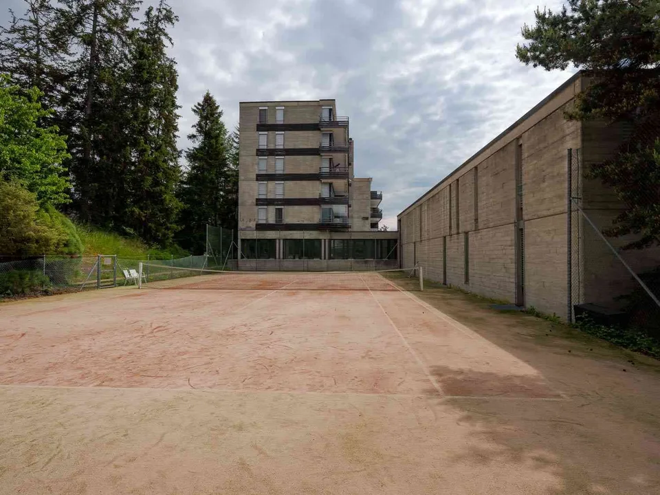 Studio avec piscine intérieure, sauna & tennis au lac en plein centre