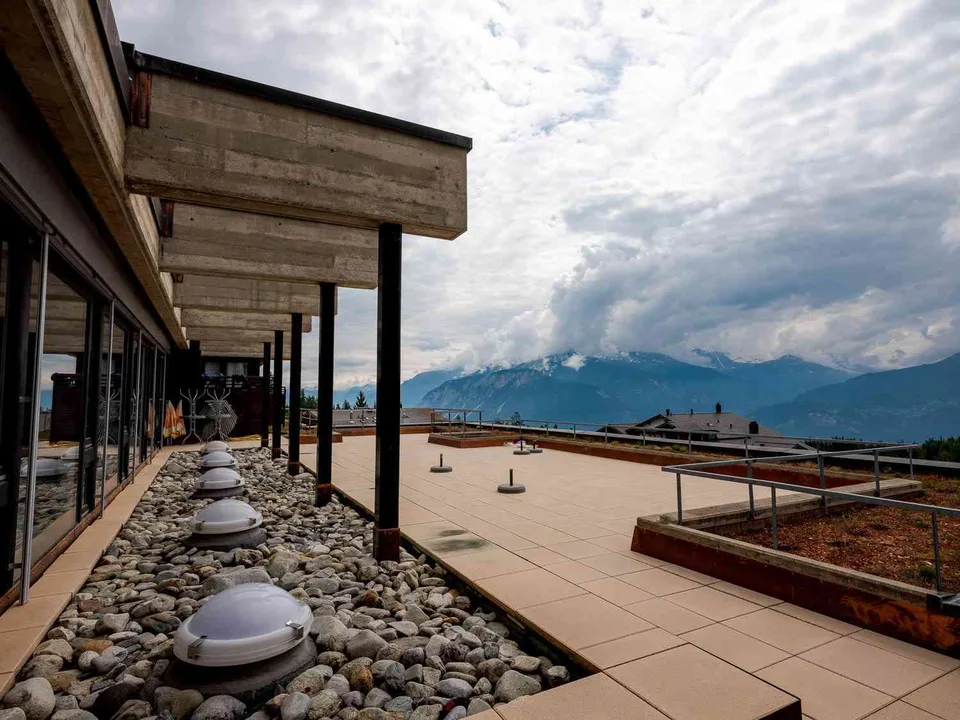 Studio avec piscine intérieure, sauna & tennis au lac en plein centre