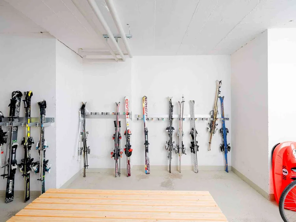 Studio avec piscine intérieure, sauna & tennis au lac en plein centre