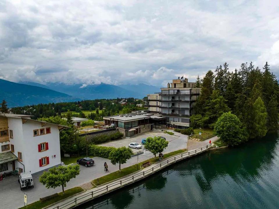 Studio avec piscine intérieure, sauna & tennis au lac en plein centre