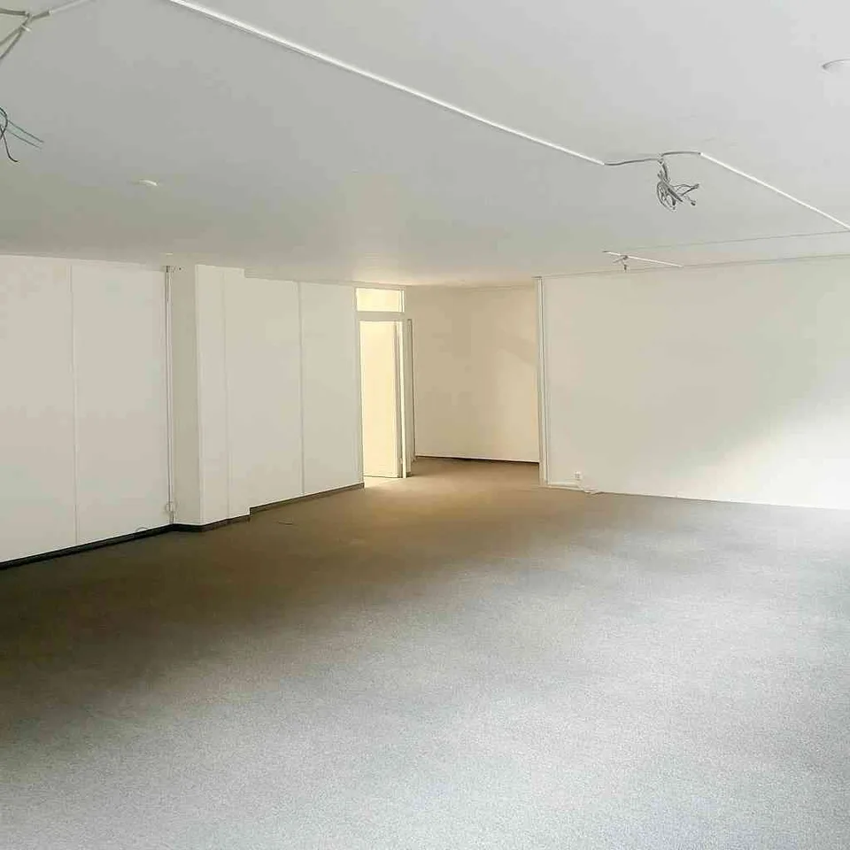 Vielseitige Gewerbefläche mit Lager-/Nebenraum | 118 m² | Fällanden