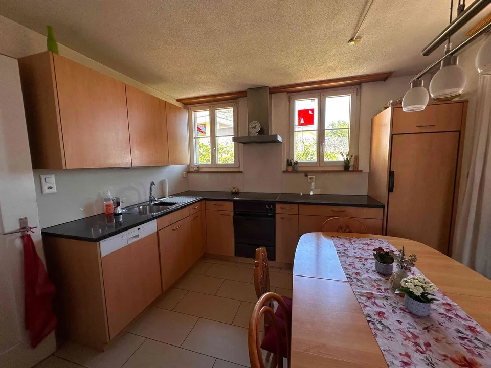 älteres Einfamilienhaus mit grosszügigem Umschwung
