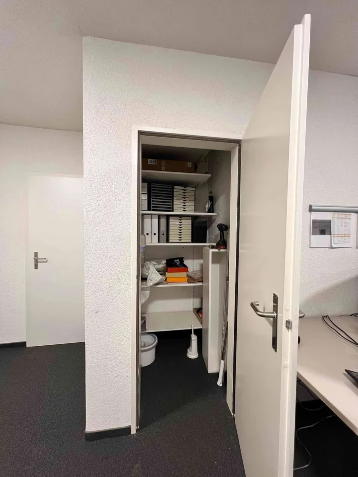 Grosszügige Werkstatt-/Lagerräumlichkeiten inkl. Büro an bester Lage