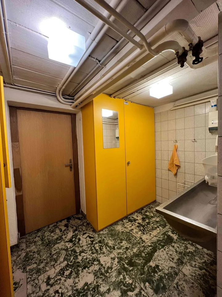 Grosszügige Werkstatt-/Lagerräumlichkeiten inkl. Büro an bester Lage