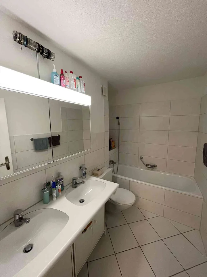 4½ <Zimmer-Erdgeschoss-Wohnung mit angrenzender Grünfläche
