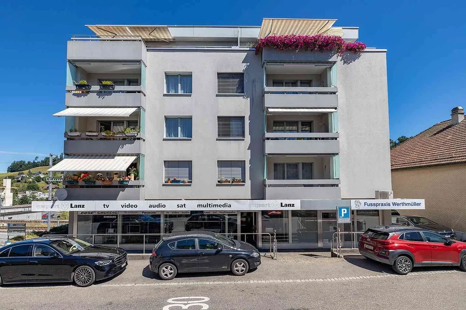 Grosszügige und neuwertige 3.5-Zimmer-Wohnung zu vermieten