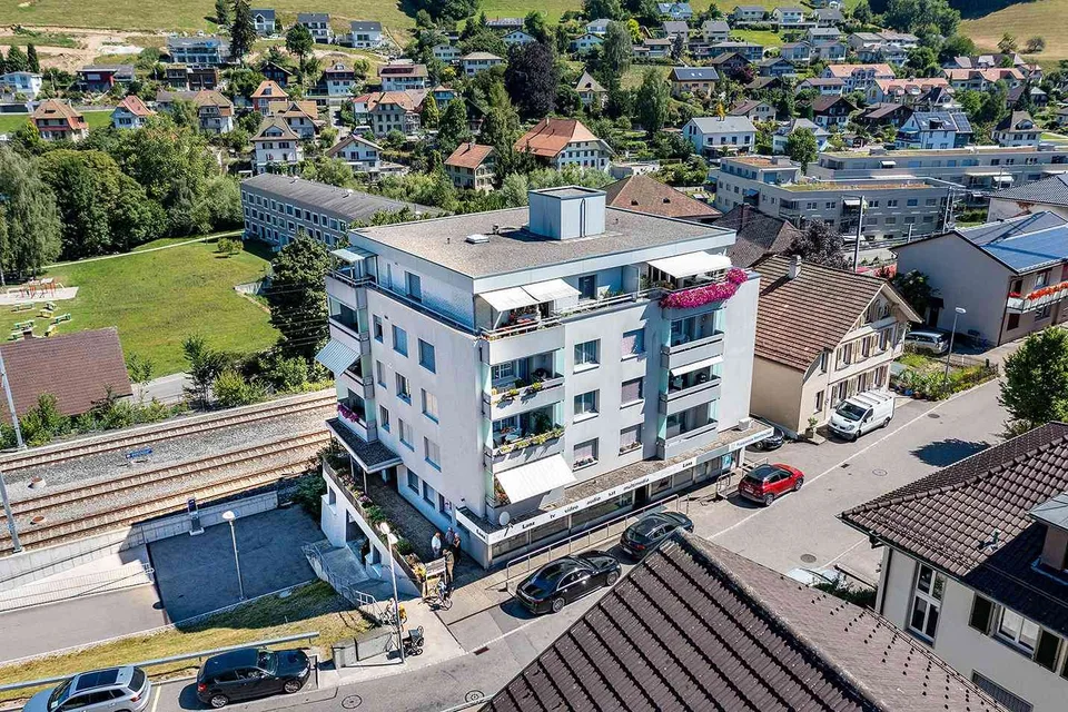 Grosszügige und neuwertige 3.5-Zimmer-Wohnung zu vermieten