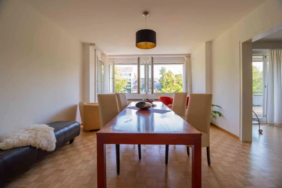 AESCHENPLZ top banking spot & parks, 3-4 beds, 2 baths, pkg, fr 4350