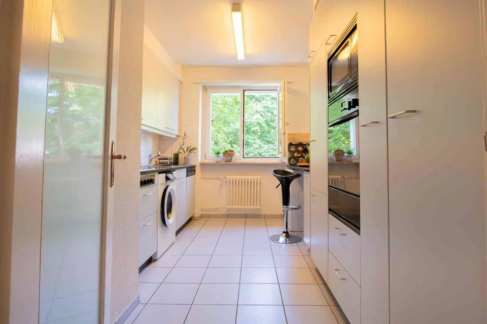 AESCHENPLZ top banking spot & parks, 3-4 beds, 2 baths, pkg, fr 4350