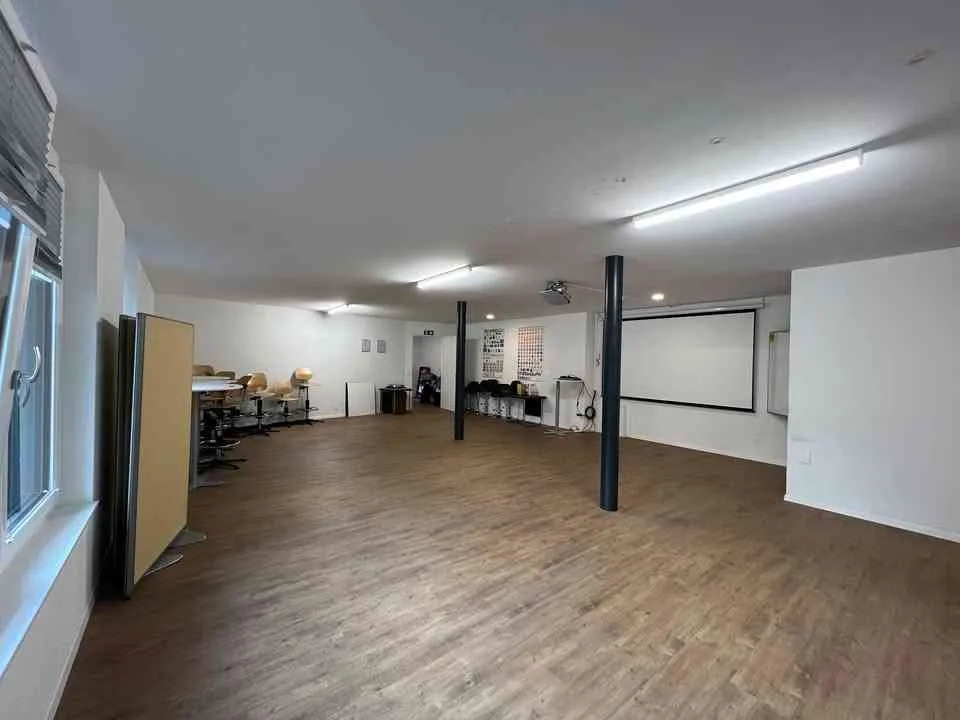 Local commercial - 75 m2 avec WC
