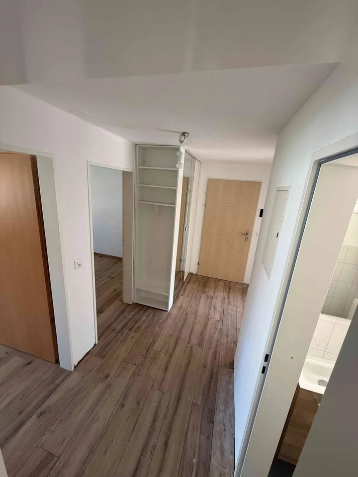 Kinderfreundliche 3.5 Zimmer Gartenwohnung mit Chemine und Pool
