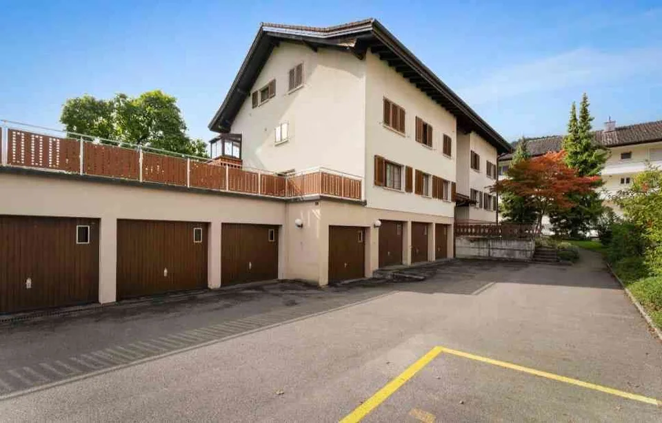Kinderfreundliche 3.5 Zimmer Gartenwohnung mit Chemine und Pool