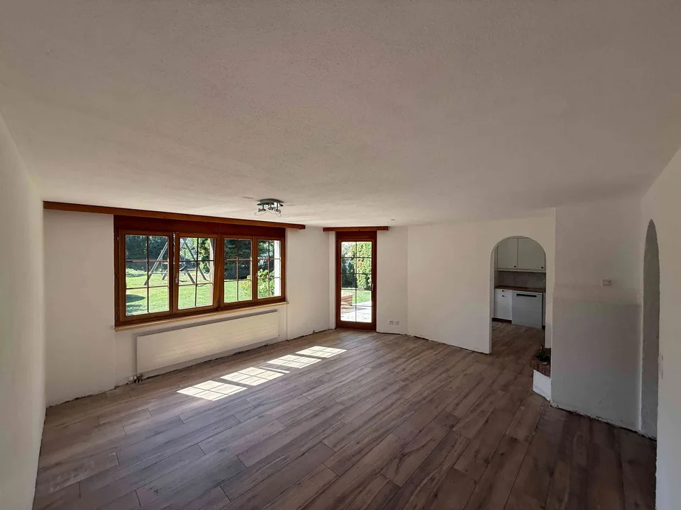 Kinderfreundliche 3.5 Zimmer Gartenwohnung mit Chemine und Pool