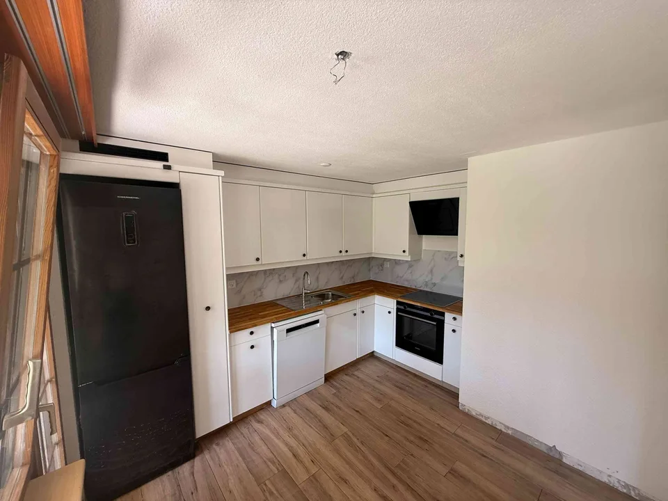 Kinderfreundliche 3.5 Zimmer Gartenwohnung mit Chemine und Pool