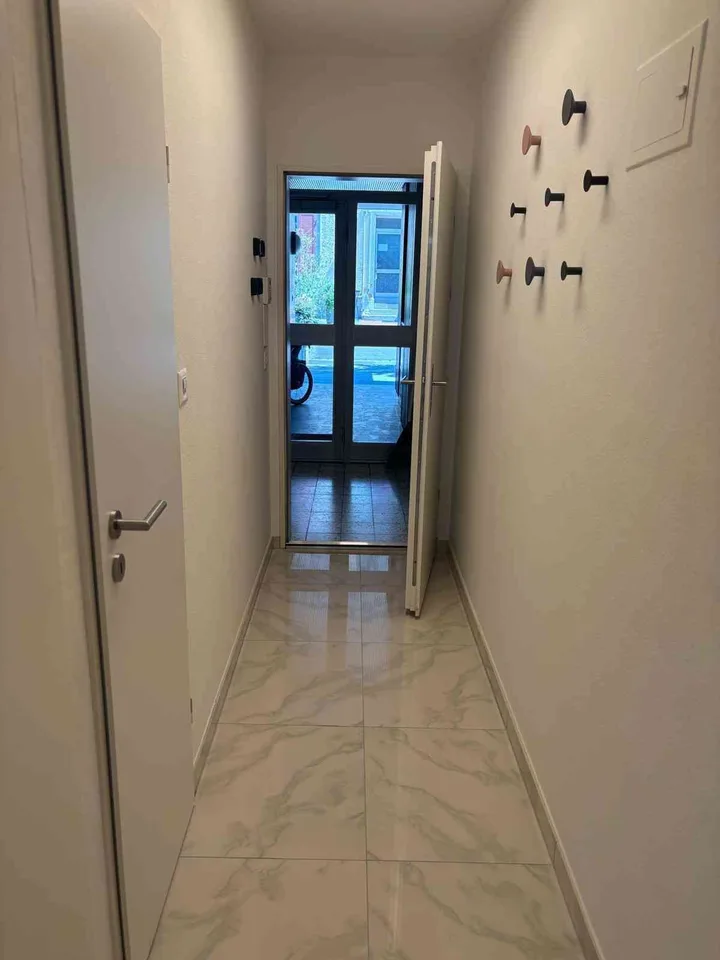 Ruhige und neuwertige 1.5-Zimmer-Wohnung beim Zoo Basel, Nähe Bahnhof – Foto 2 von 12