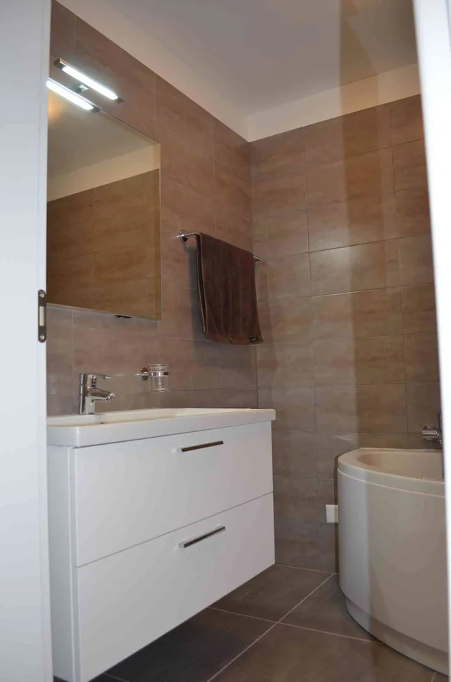 Lumino/Bellinz. helle, ruhige 2 ½ Zimmer Whg.inkl Parking incl.1255.-