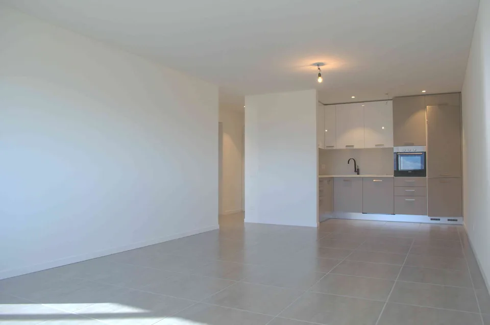 Lumino/Bellinz. helle, ruhige 2 ½ Zimmer Whg.inkl Parking incl.1255.-