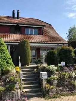 Maison mitoyenne de 4 pièces rénovée à la moderne dans un cadre idyllique à Veltheim (Au) à louer