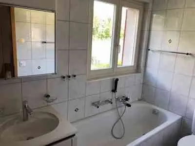 Maison mitoyenne de 4 pièces rénovée à la moderne dans un cadre idyllique à Veltheim (Au) à louer