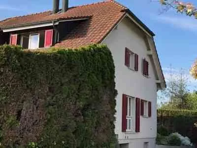 Maison mitoyenne de 4 pièces rénovée à la moderne dans un cadre idyllique à Veltheim (Au) à louer