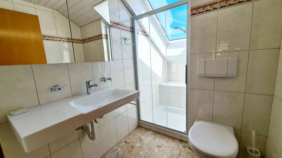 Schöne helle Wohnung weiter zu vermieten