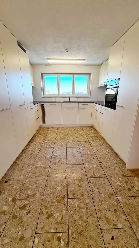 Schöne helle Wohnung weiter zu vermieten