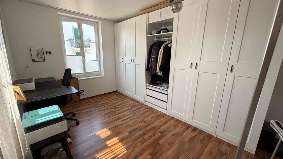 Grosszügige, möblierte 4.5-Zimmer-Wohnung auf Zeit