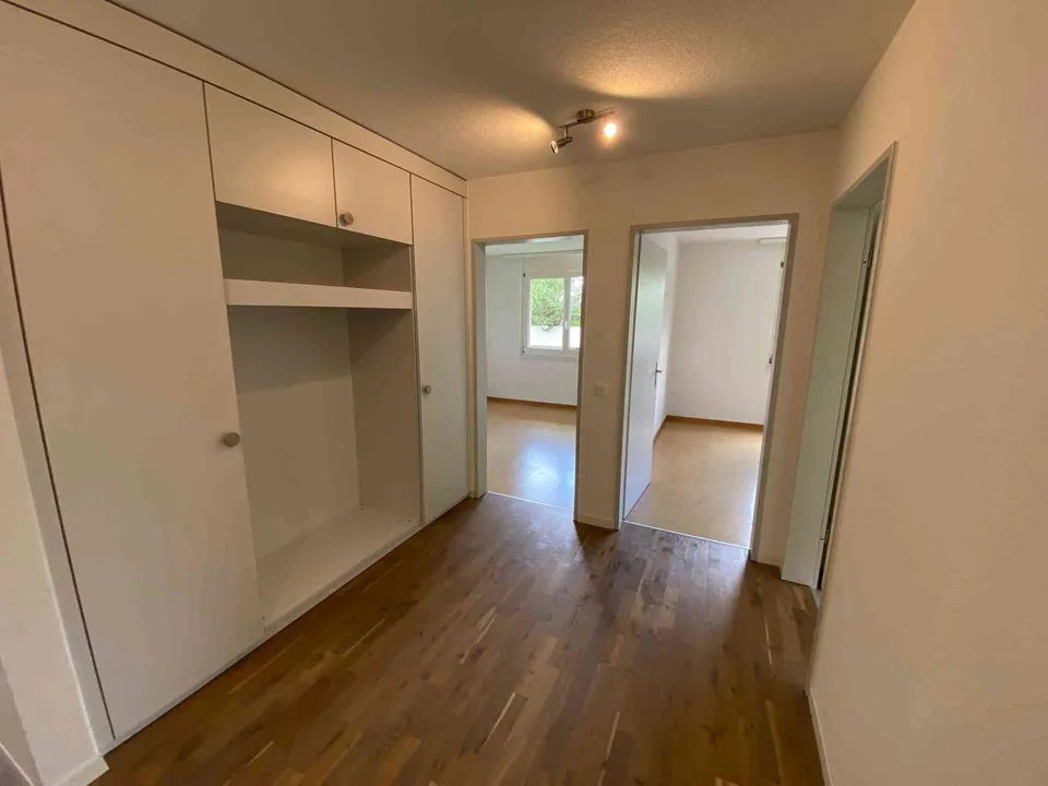 Schöne, helle und Top moderne Wohnung mit Blick ins Grüne und Berge