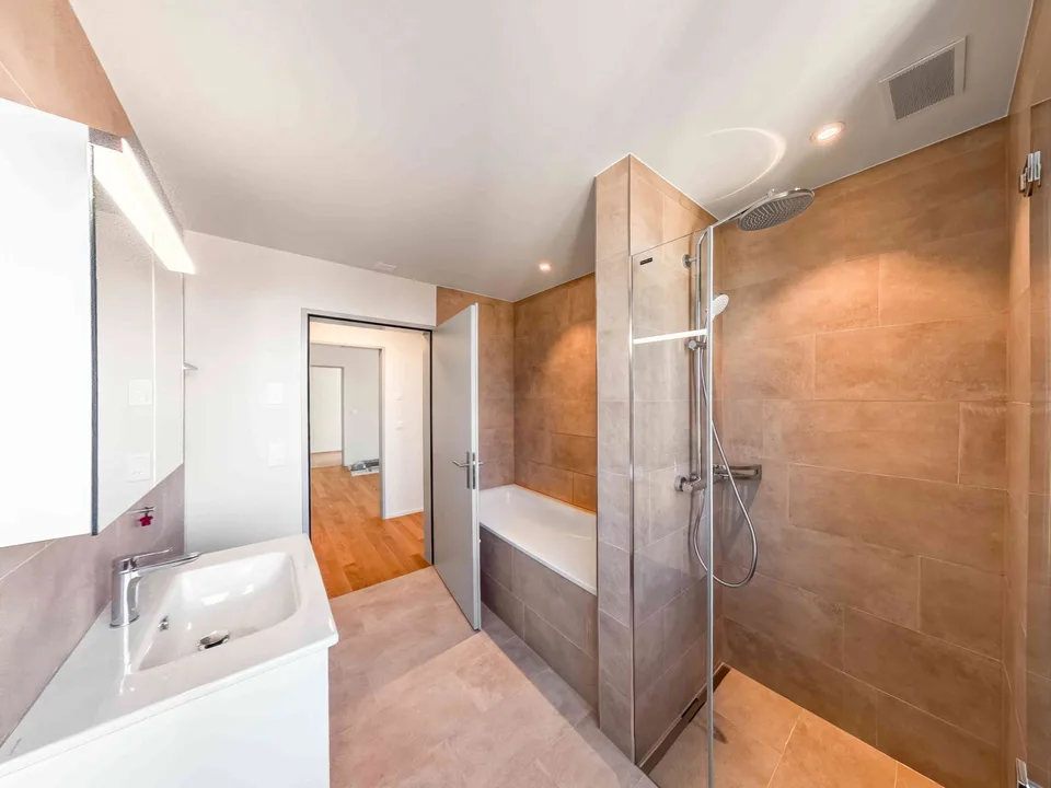 Modern attic apartment with great views, quiet, centrally located