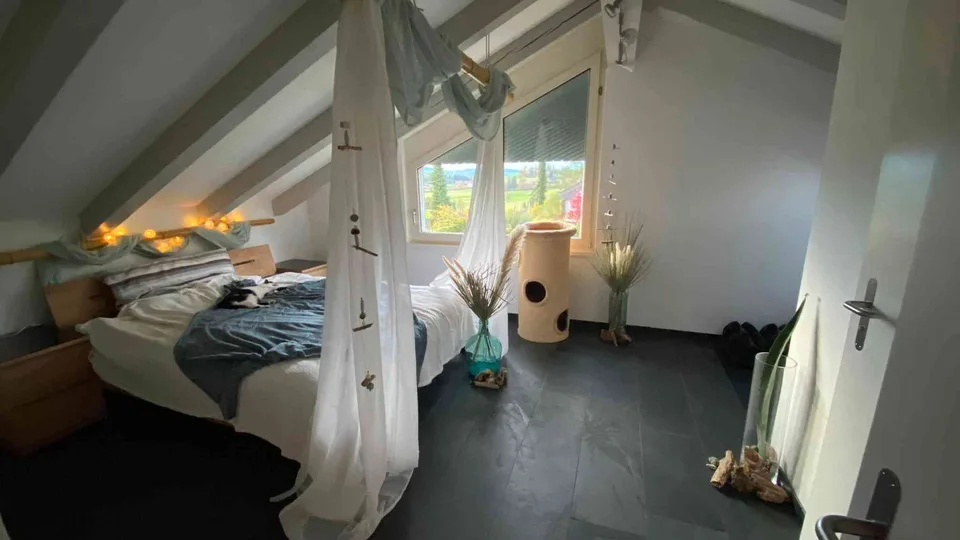 Einzigartige Maisonette Wohnung mit viel Privatsphäre und Bergsicht