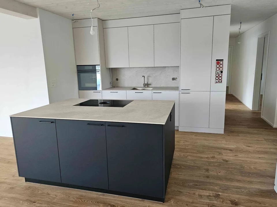 Erstvermietung: 3.5 Zimmer Neubau, 75 m² Sitzplatz, Balkon, Weitsicht