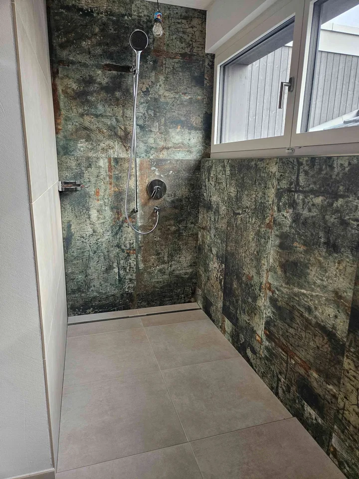 Erstvermietung: 3.5 Zimmer Neubau, 75 m² Sitzplatz, Balkon, Weitsicht