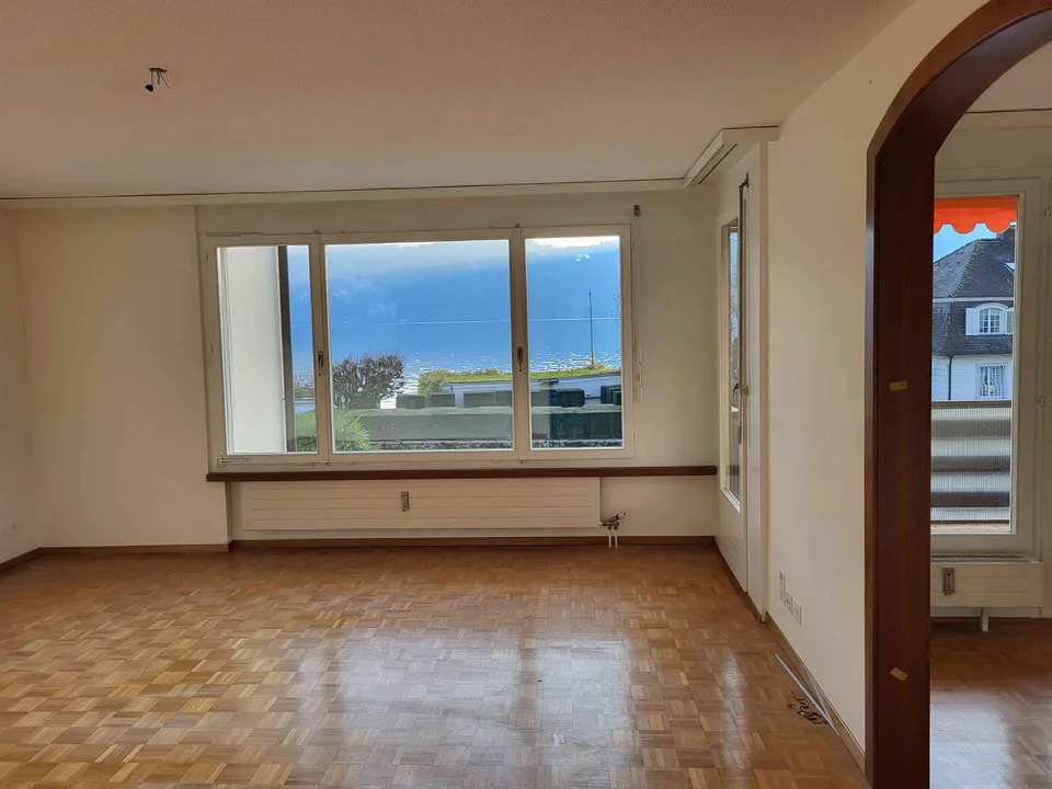 Helle 4.5-Zimmer-Wohnung mit Seesicht in Weggis