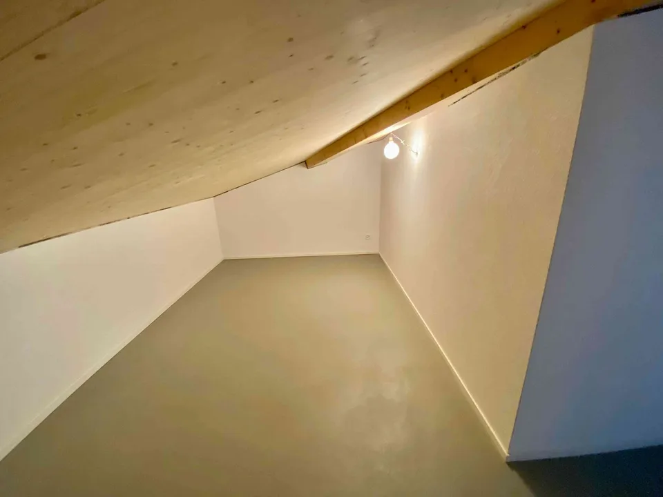 Grosszügige 4.5-Zimmer-Dachwohnung an sonniger Lage
