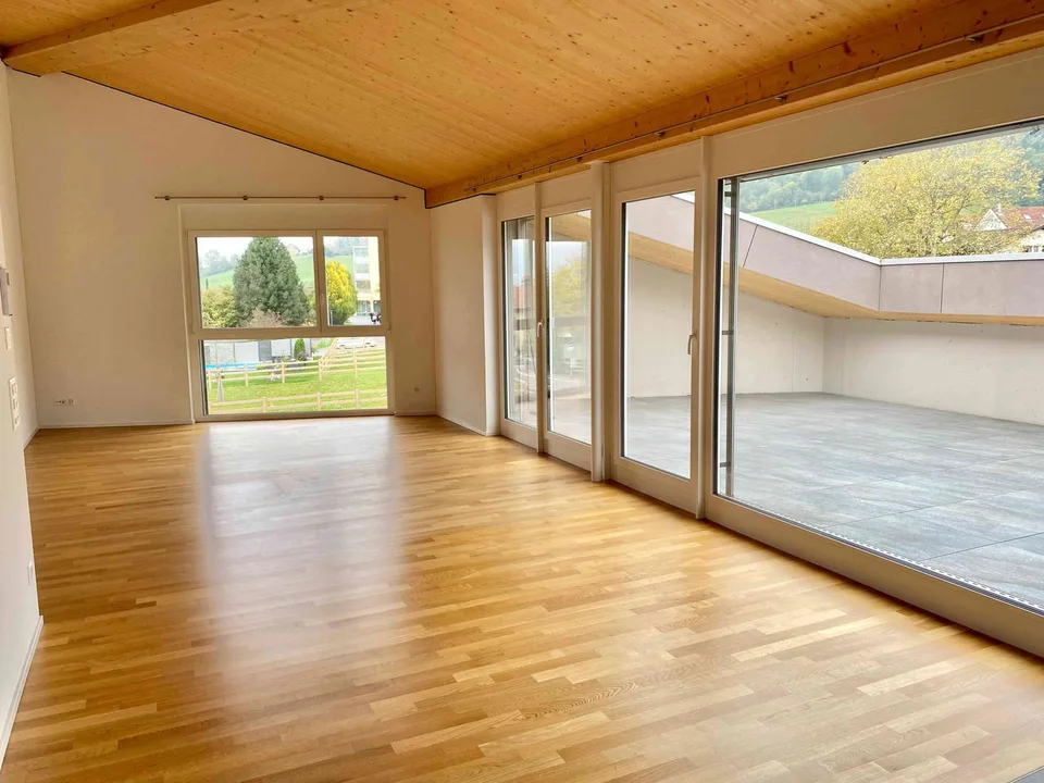 Grosszügige 4.5-Zimmer-Dachwohnung an sonniger Lage