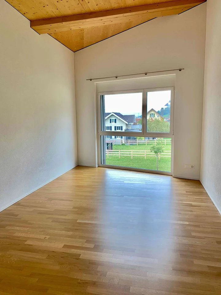Grosszügige 4.5-Zimmer-Dachwohnung an sonniger Lage