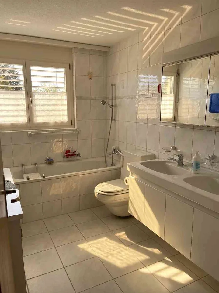 111m2, 4.5-Zimmer-Wohnung mit 2 Tiefgaragenplätze – foto 5 di 9