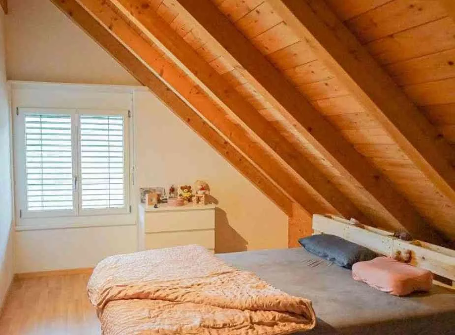 Charmante 4 1/2 Zimmer-Dachwohnung grossem Balkon