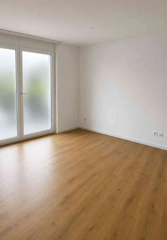 Stilvoll sanierte 4.5-Zimmer-Eigentumswohnung mit Bergsicht und Garage – photo 5 of 8