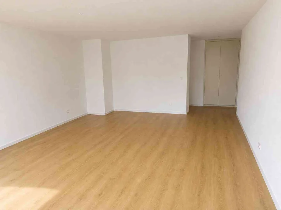Stilvoll sanierte 4.5-Zimmer-Eigentumswohnung mit Bergsicht und Garage – photo 2 of 8