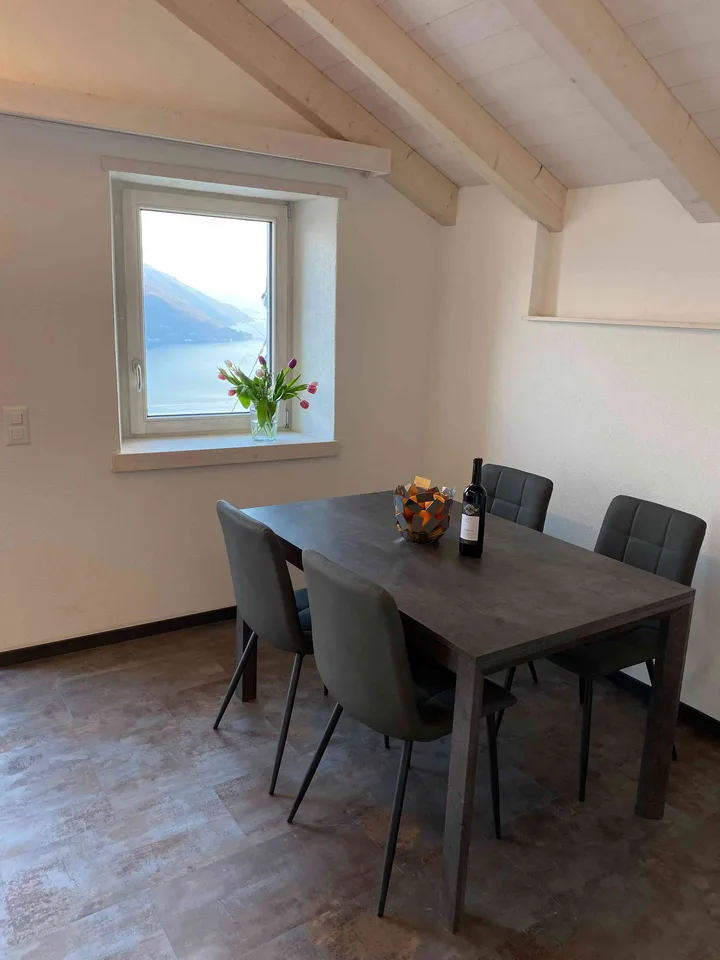 Appartamento di 2.5 locali con magnifica vista lago a Brissago