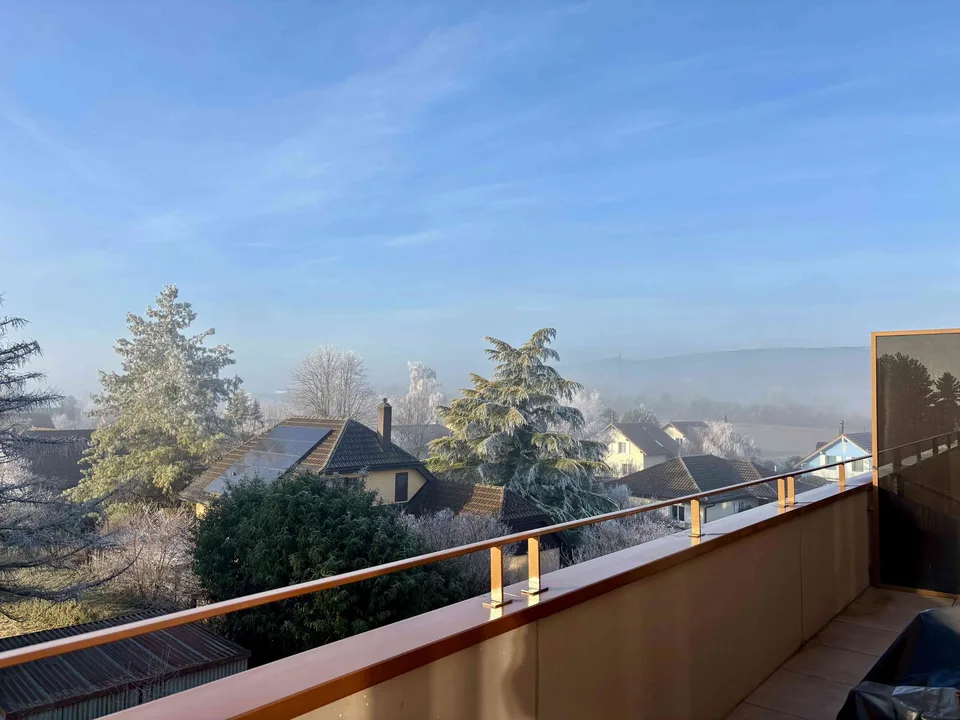 Appartement récent de 3.5 pièces vue sur les Alpes, Mont-Blanc et lac – Foto 5 von 6