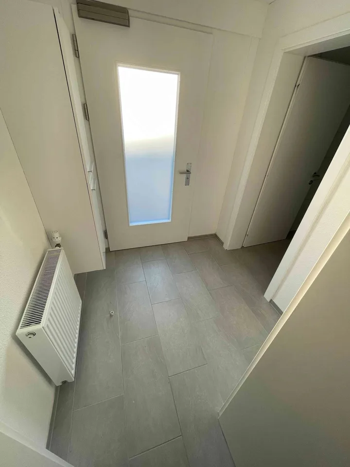 3.5 Zimmer Wohnung mit 8m2 Terrasse, Waschmaschine Tumbler in Wohnung